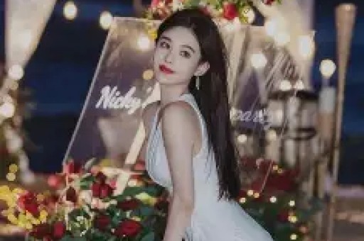 陪睡陪玩已过时！又一女星自曝潜规则当众被强吻、伸手进裤子