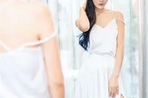 女游客划龙舟被颠翻外衣滑落表情销魂身份曝光鼓手爆料更多