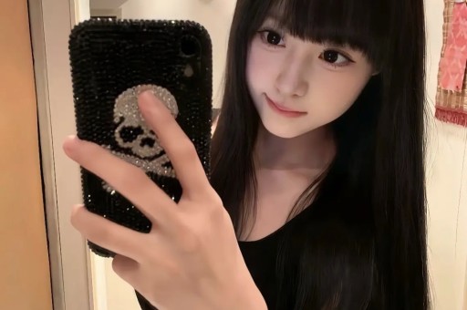 知名男星曝港圈潜规则！被男富豪开价1500万包养遭女星睡衣诱惑